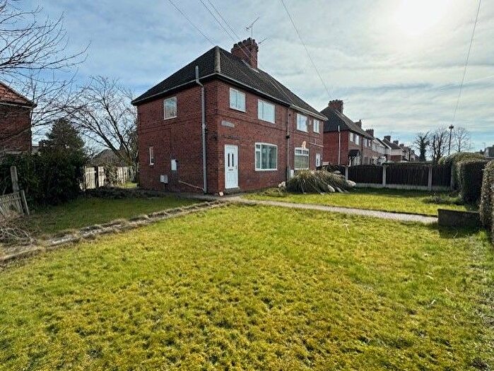 3 Bedroom Semi-Detached House For Sale In West Avenue, South Elmsall, WF9