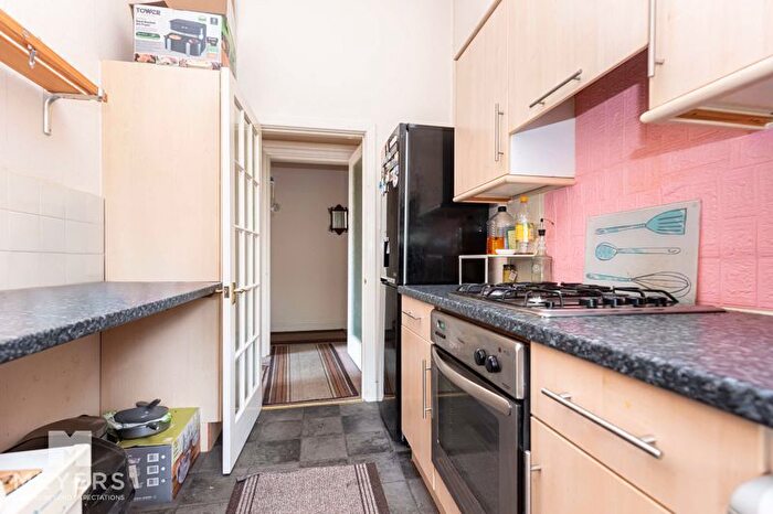 2 Bedroom Flat For Sale In Cavendish Road, Bournemouth, BH1