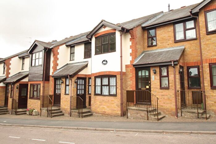 2 Bedroom Flat To Rent In Wharf Villas, Wharf Road, Hemel Hempstead, Hertfordshire, HP1
