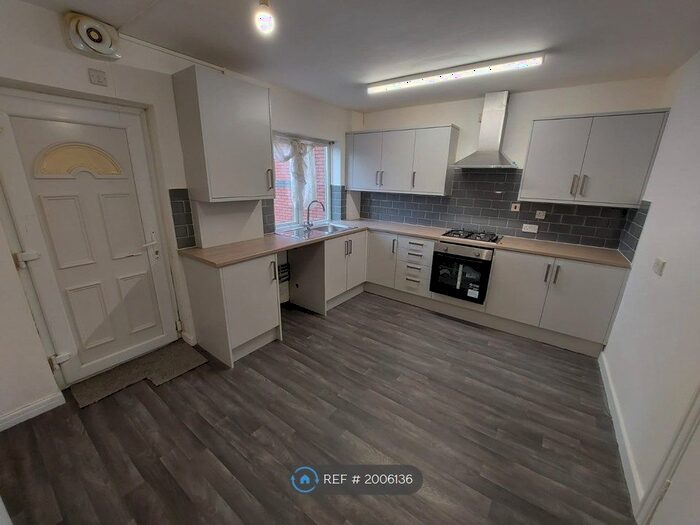 3 Bedroom Semi-Detached House To Rent In Moss Street, Salford, M7