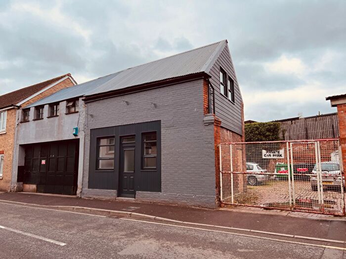 2 Bedroom End Of Terrace House To Rent In South Street, Taunton, TA1