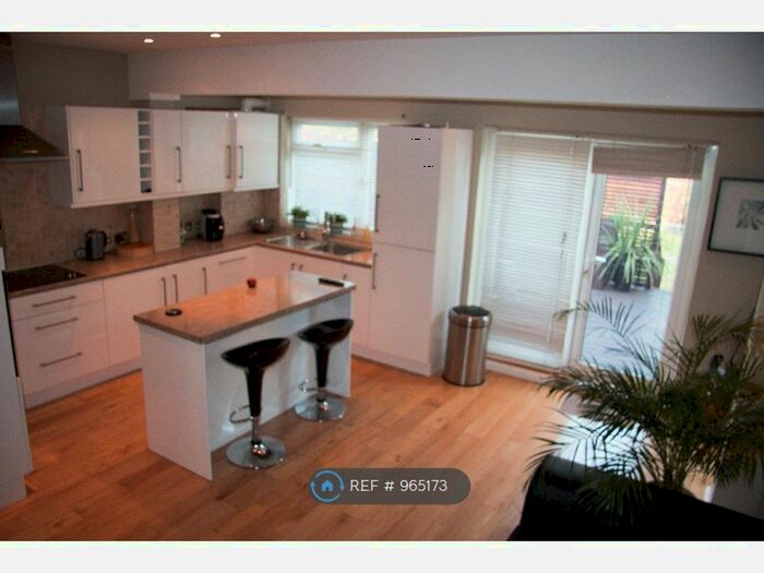 3 Bedroom Terraced House To Rent In Estcourt Road, London, SE25