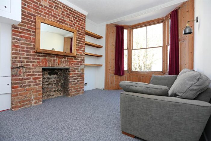 2 Bedroom Flat To Rent In York Road, Hove, BN3