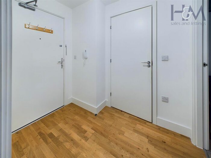 1 Bedroom Flat For Sale In Mulberry House, Park Place, Stevenage, Bf., SG1