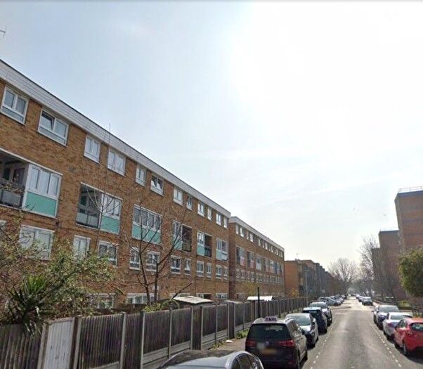 3 Bedroom Maisonette To Rent In Walton Road, London, E12