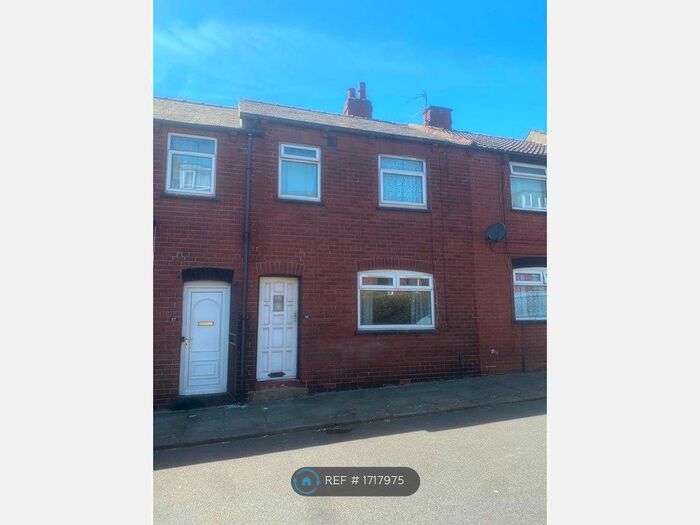 3 Bedroom Terraced House To Rent In Thornleigh Mount, Leeds, LS9