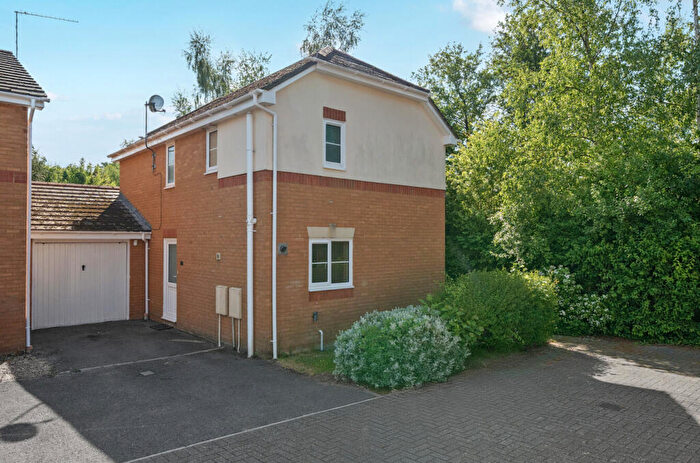 3 Bedroom Link Detached House For Sale In Tomkyns Close, Chandler's Ford, Eastleigh, Hampshire, SO53