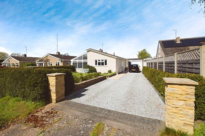 4 Bedroom Bungalow For Sale In The Marsh, Carlton Village, Bedfordshire, MK43