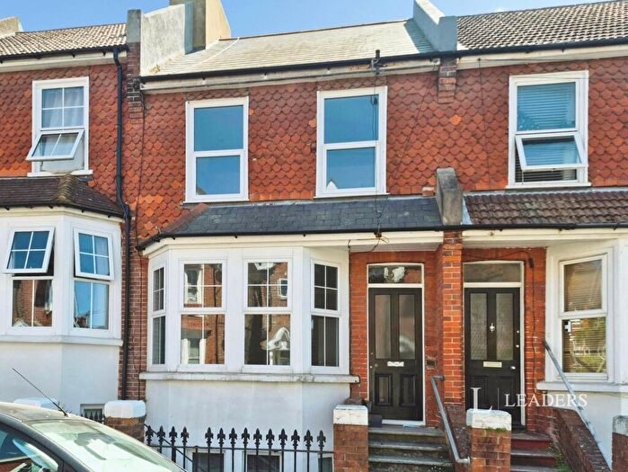 2 Bedroom Flat To Rent In Eastbourne, BN21