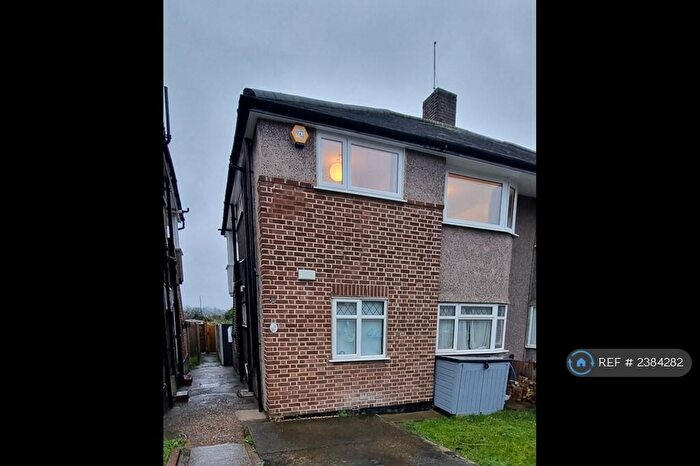 2 Bedroom Flat To Rent In Meadow Close, London, SE6