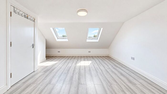 2 Bedroom Flat To Rent In Costons Lane, Greenford, UB6