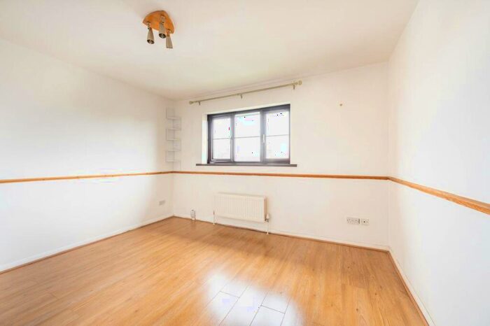 1 Bedroom Flat To Rent In Chobham Road, Stratford, London, E15