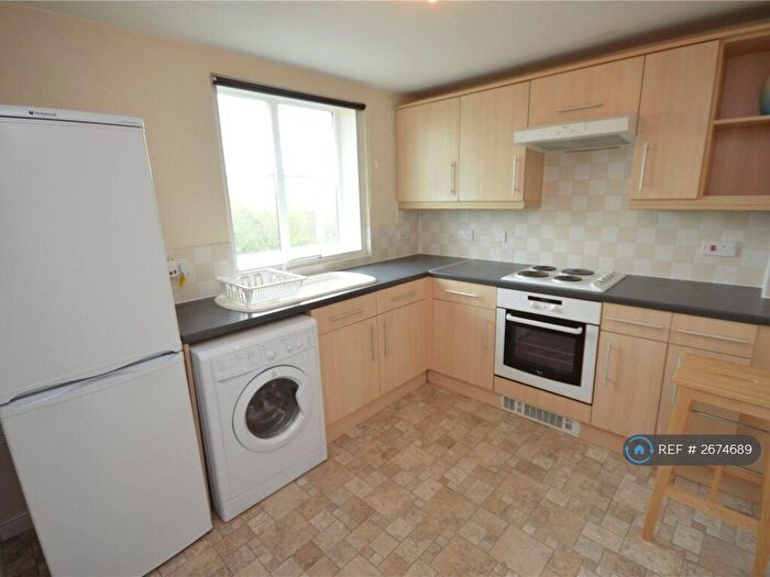 2 Bedroom Flat To Rent In Saltash Road, Swindon, SN2