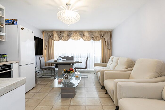 3 Bedroom Maisonette To Rent In Kiln Place, NW5