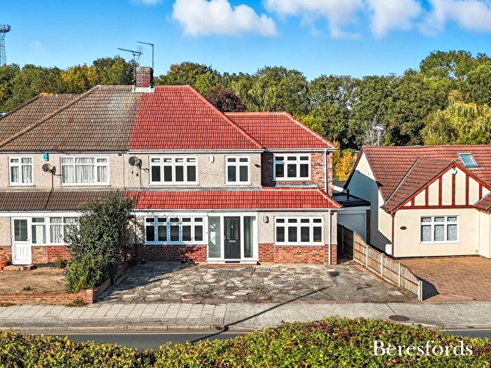 4 Bedroom Semi-Detached House For Sale In St. Marys Lane, Upminster, RM14