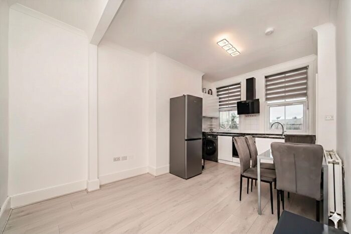 2 Bedroom Flat To Rent In Longleat Road, Enfield, EN1