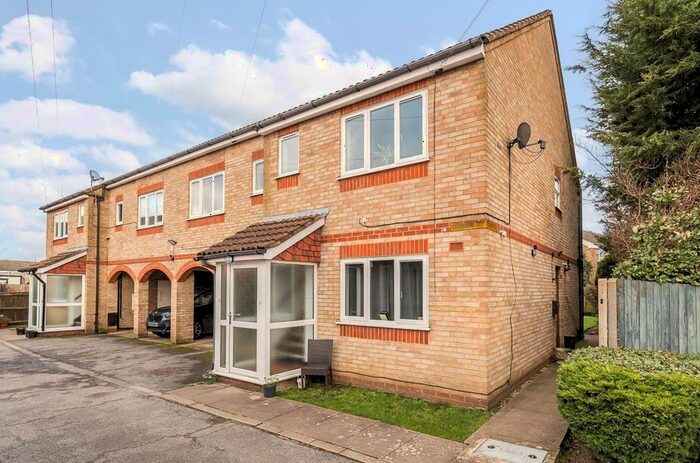 2 Bedroom Flat To Rent In Portsmouth Road, Cobham, Surrey, KT11