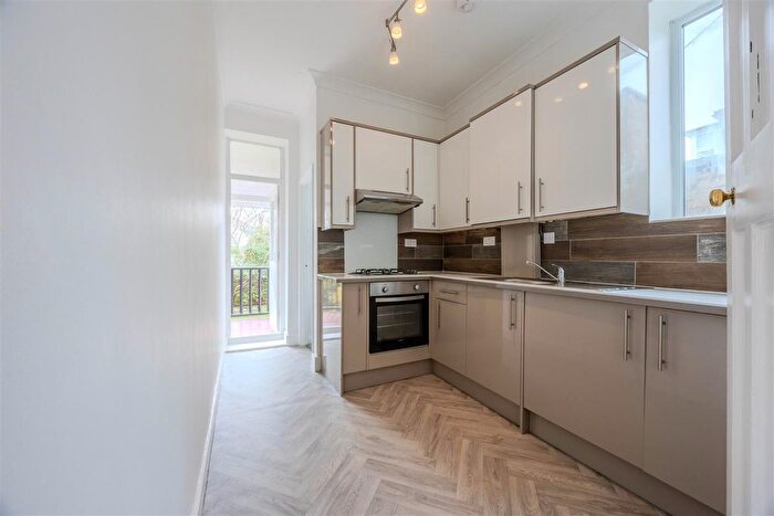 1 Bedroom Flat To Rent In Queens Road, Leigh-On-Sea, SS9