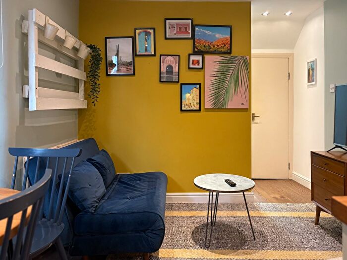 2 Bedroom Flat To Rent In Umfreville Road, London, N4