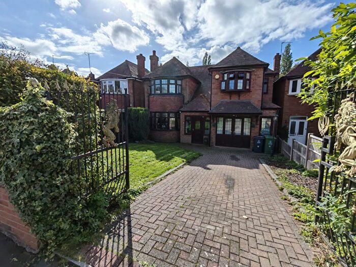 4 Bedroom Detached House For Sale In Buchanan Road, Walsall, WS4