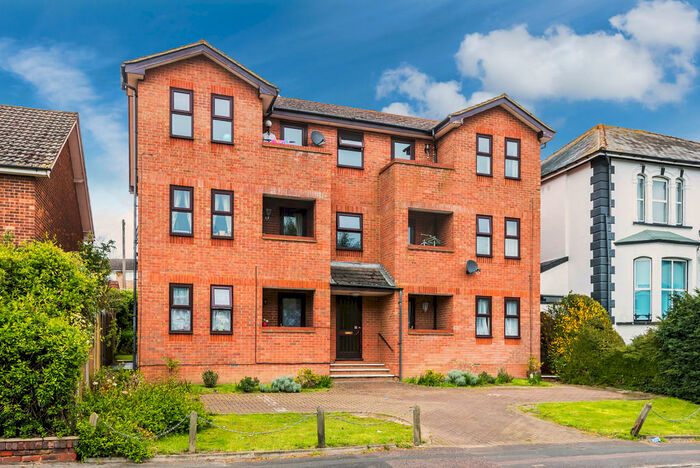 2 Bedroom Flat To Rent In Station Road, Redhill, RH1