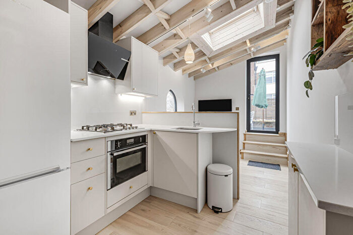 2 Bedroom Apartment To Rent In Cephas Avenue, Stepney, E1