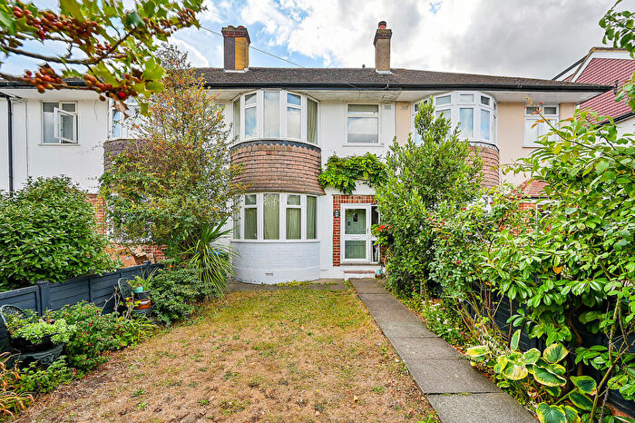 3 Bedroom Semi-Detached House For Sale In Cannon Way, West Molesey, KT8