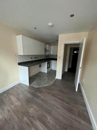 1 Bedroom Flat To Rent In Fore Street, London, N18