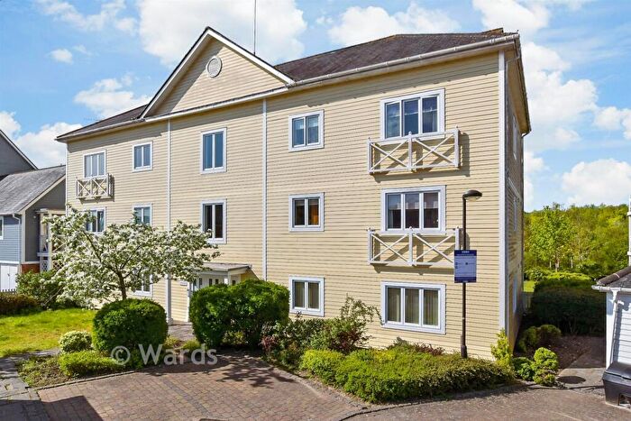 2 Bedroom Apartment For Sale In Alisander Close, Snodland, Kent, ME6