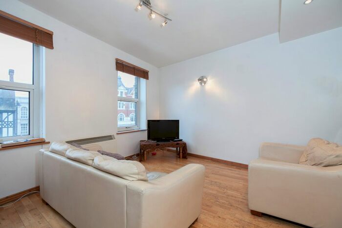 2 Bedroom Flat To Rent In Clapham Common South Side, London, SW4