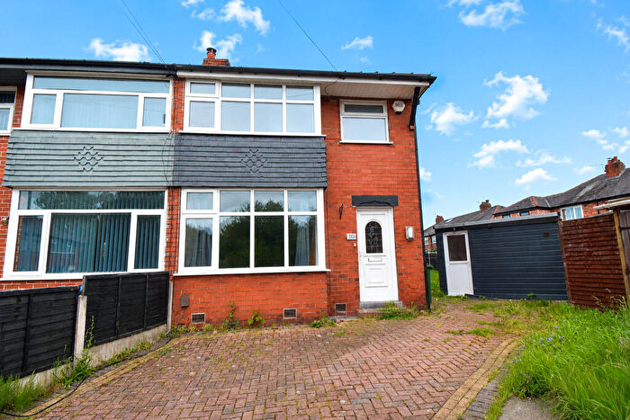 3 Bedroom End Of Terrace House For Sale In Broadway Close, Davyhulme, M41