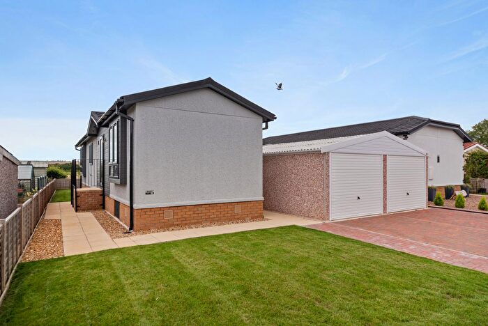 2 Bedroom Mobile/park Home For Sale In Allington Gardens, Allington, NG32