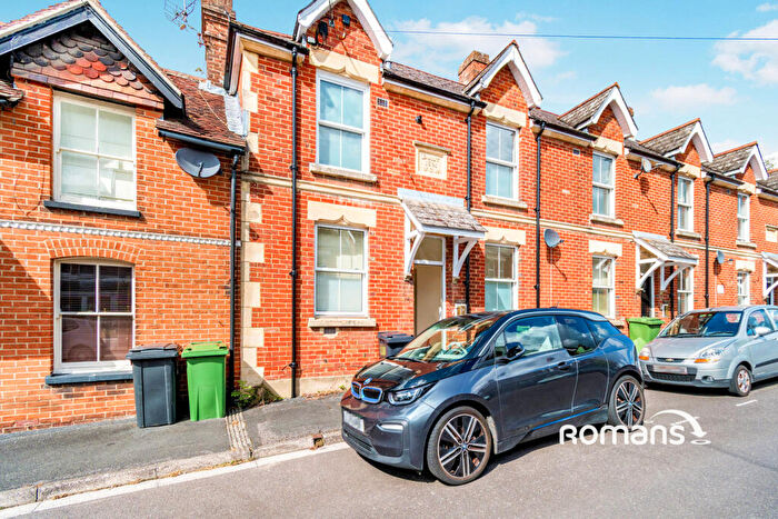 2 Bedroom Flat To Rent In Highcliffe Road, Winchester, SO23