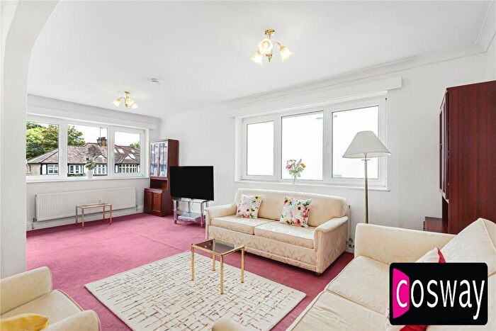 2 Bedroom Flat For Sale In Holders Hill Road, Mill Hill, NW7