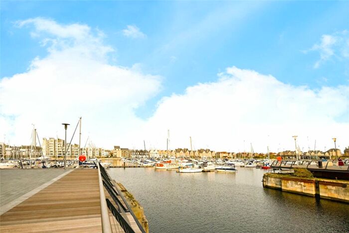 1 Bedroom Flat For Sale In Chatham Quays, Dock Head Road, Chatham, Kent, ME4
