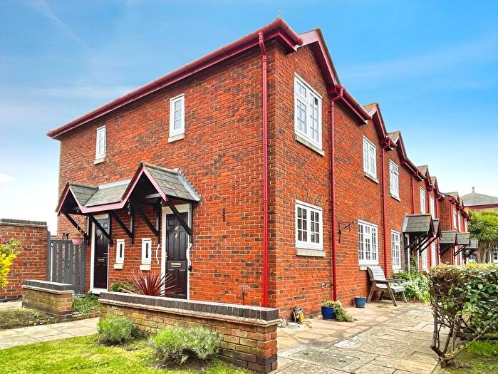 1 Bedroom Terraced House For Sale In Wellington Court, Weymouth, Dorset, DT4