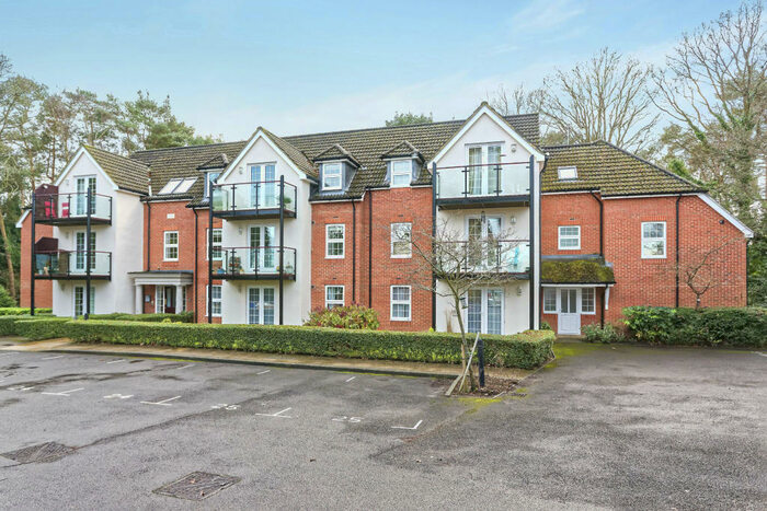 2 Bedroom Apartment To Rent In The Coppice, GU52