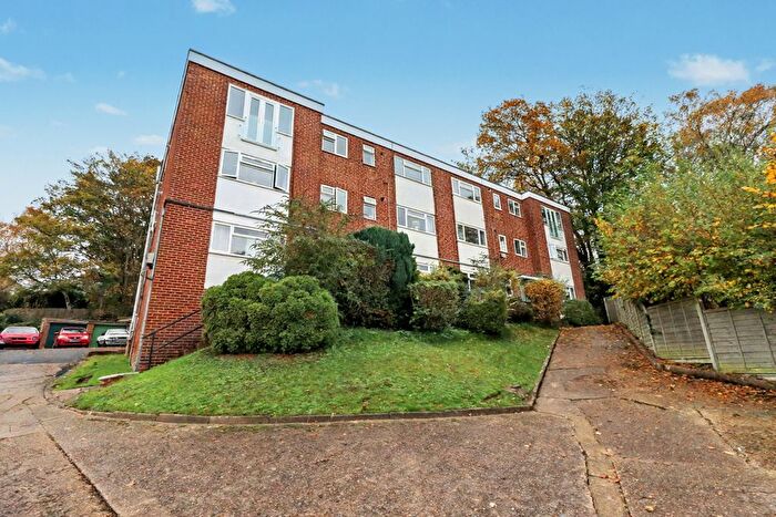 1 Bedroom Flat To Rent In Bond Road, Bitterne Park, Southampton, Hampshire, SO18