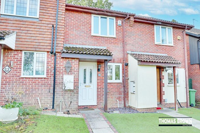 2 Bedroom Terraced House For Sale In Barcombe Close, Orpington, BR5