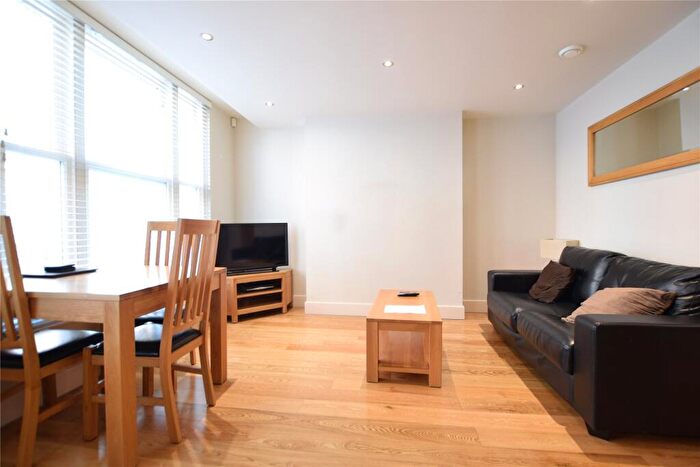 1 Bedroom Apartment To Rent In Cross Street, Reading, Berkshire, RG1