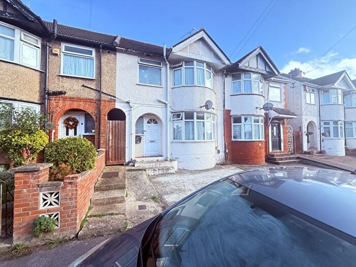 3 Bedroom Terraced House For Sale In Chester Avenue, Luton, LU4