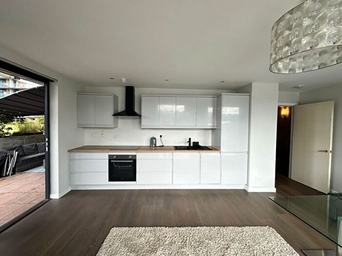 2 Bedroom Flat To Rent In Castlebank Place, Glasgow, G11