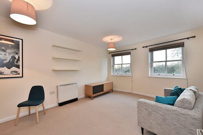 1 Bedroom Flat To Rent In Frederick Court, A Fulham High Street, Hammersmith And Fulham, London, SW6