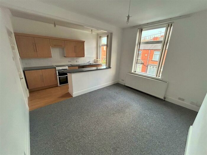 1 Bedroom Flat To Rent In Farm Road, Oldbury, West Midlands, B68