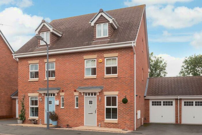 3 Bedroom Town House To Rent In Portia Road, Stratford Upon Avon, CV37