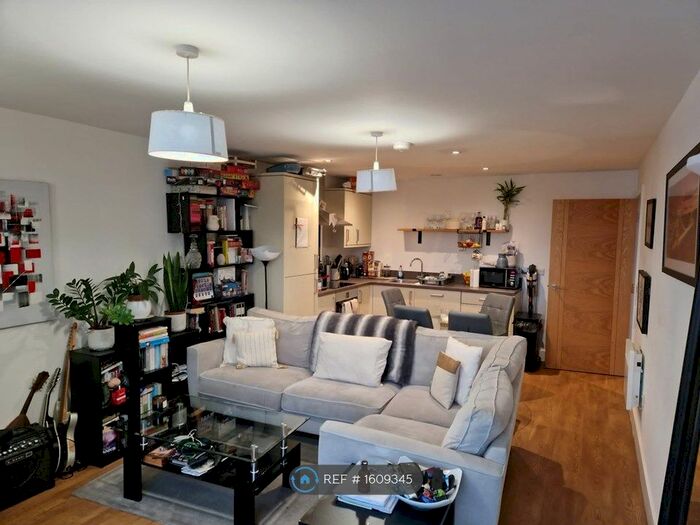 2 Bedroom Flat To Rent In Coronation Court, Southville, Bristol, BS3