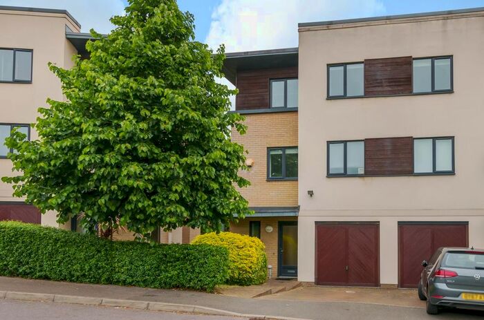 4 Bedroom Property To Rent In Thirleby Road, London, NW7