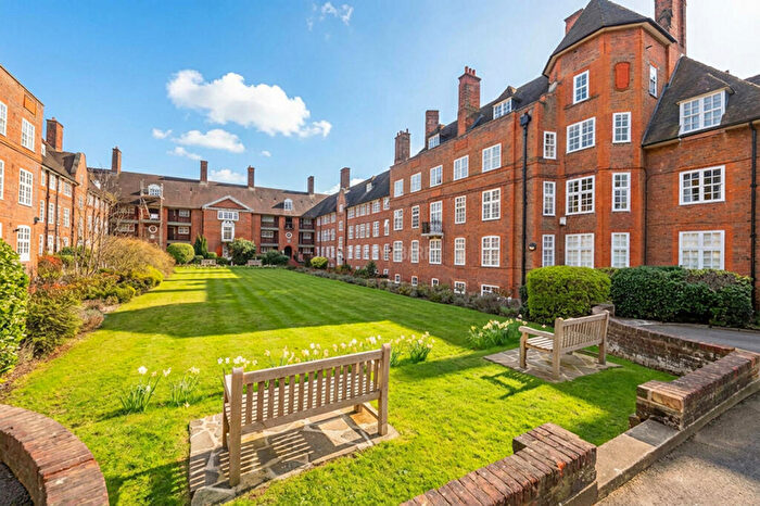 3 Bedroom Apartment For Sale In Hampstead Way, Hampstead Garden Suburb, NW11