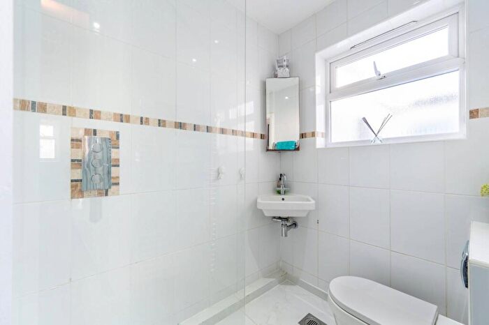 1 Bedroom Flat For Sale In Gowan Road, Willesden, London, NW10