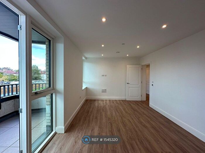 1 Bedroom Flat To Rent In Mill House, Twickenham, TW2